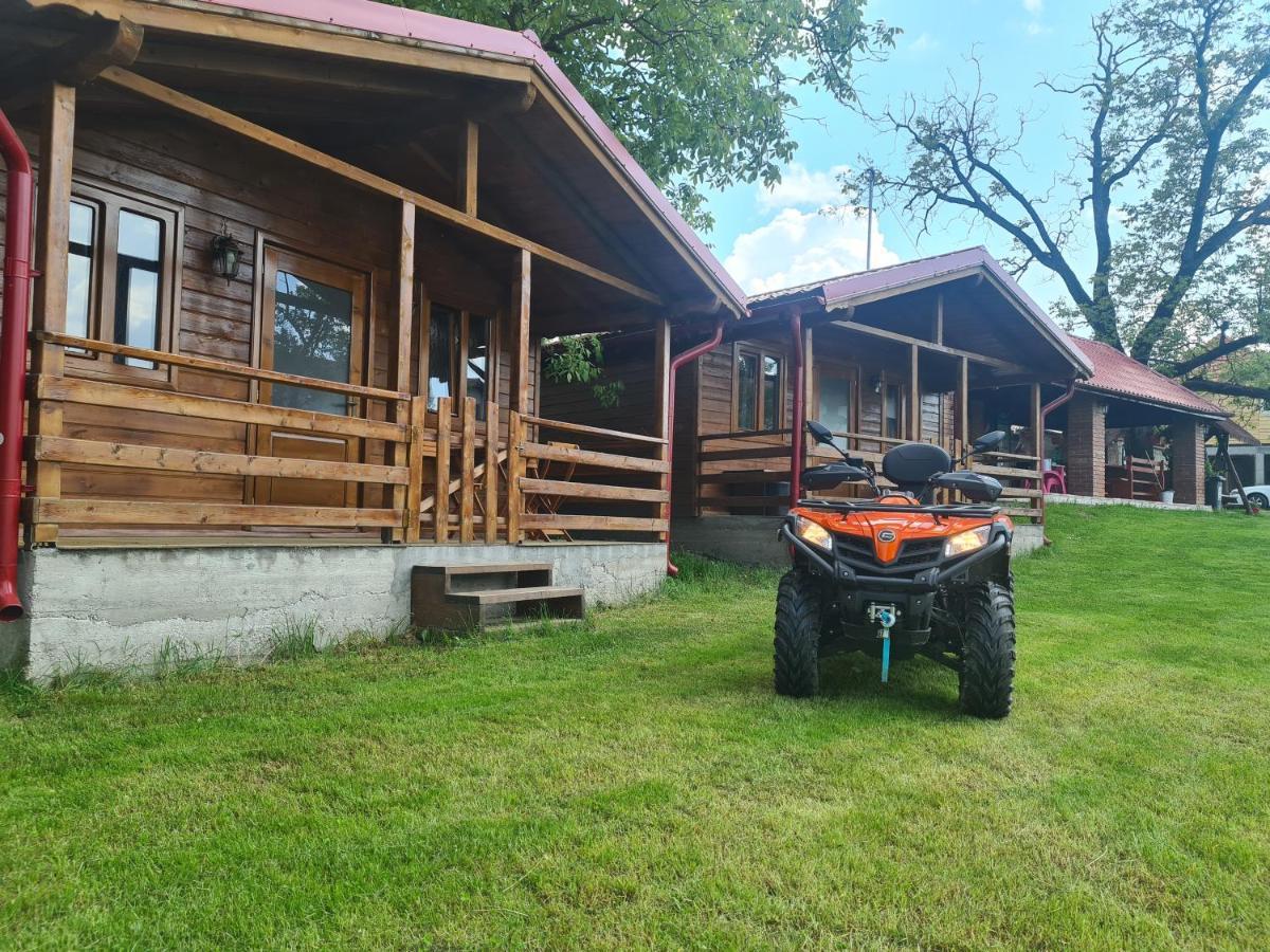 Cabanutele Din Lemn * Chiscau