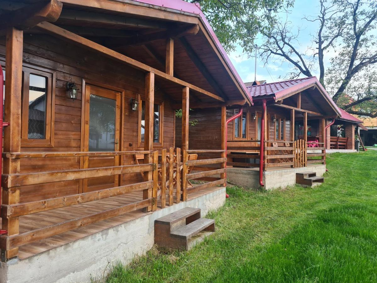 Cabanutele Din Lemn